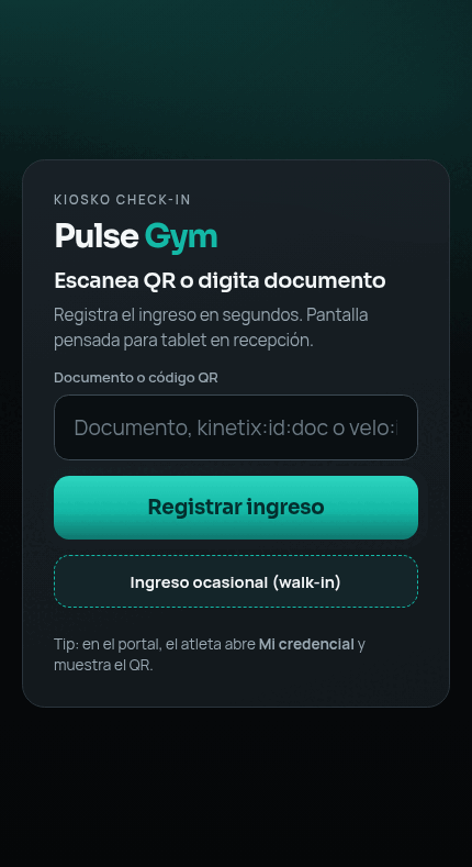 Kiosko de check-in de Kinetix OS en pantalla de móvil, con el nombre del centro y el campo para escanear el QR o digitar el documento.