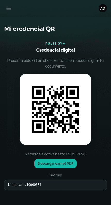 Portal de un centro en Kinetix OS abierto en un móvil, con el nombre del centro, la credencial QR del usuario y la vigencia de su membresía.
