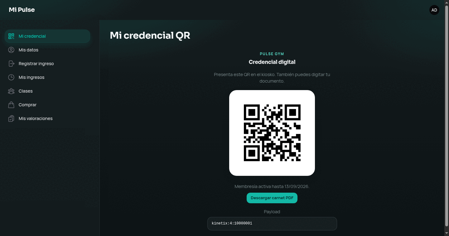 Portal del usuario de Kinetix OS mostrando su credencial digital con código QR y la fecha hasta la que su membresía está vigente.